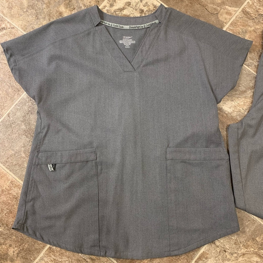 ClimateRight Grey Scrub Set - Picture 3 of 5